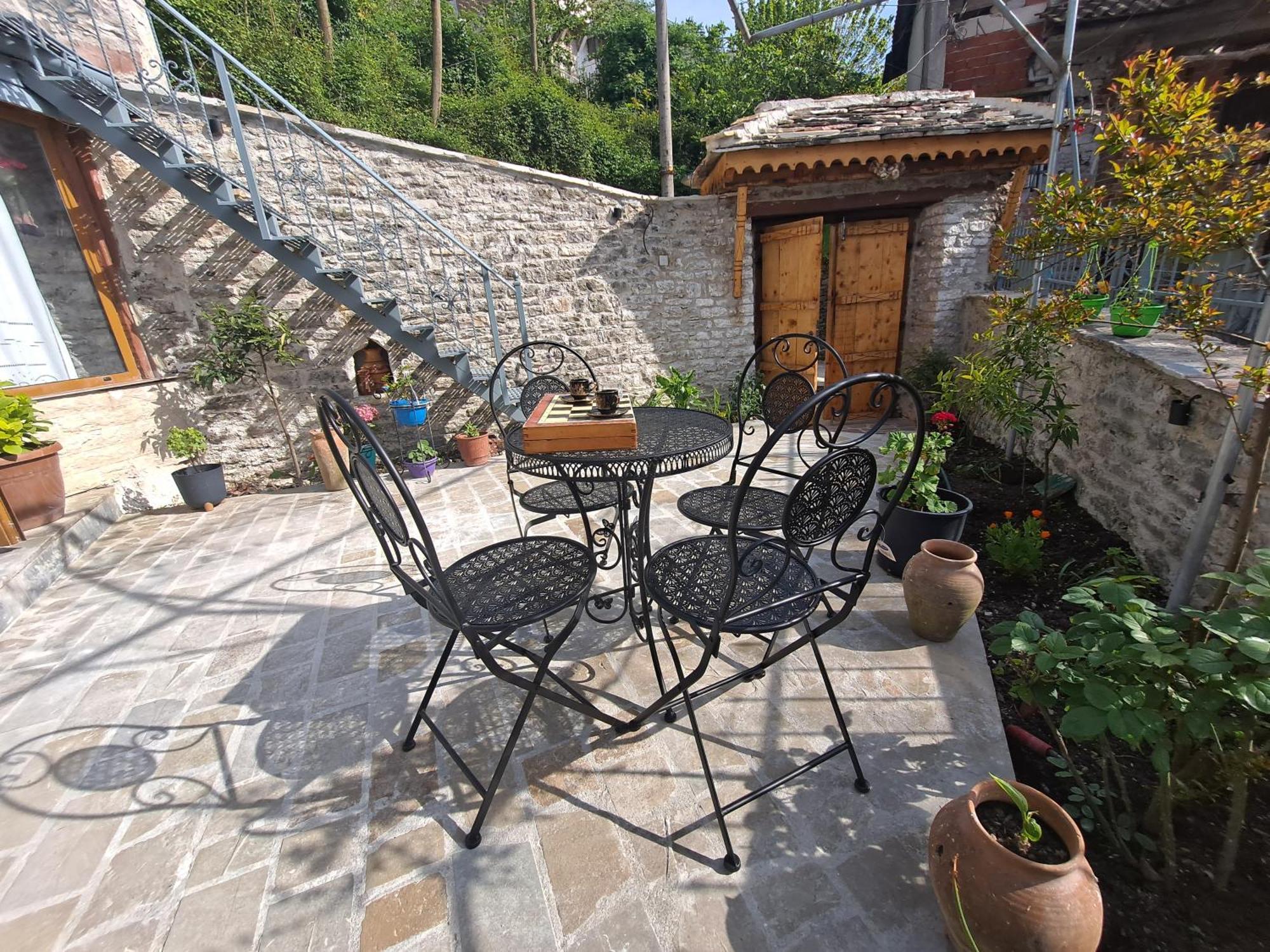 "Villa 70" Guesthouse Gjirokastër Eksteriør bilde